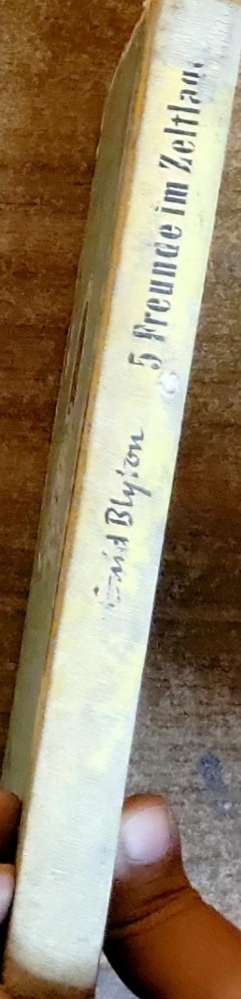 5 Freunde im Zeltlager