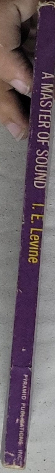 A Master of Sound: (Original Title: Electronics Pioneer: Lee De Forest)