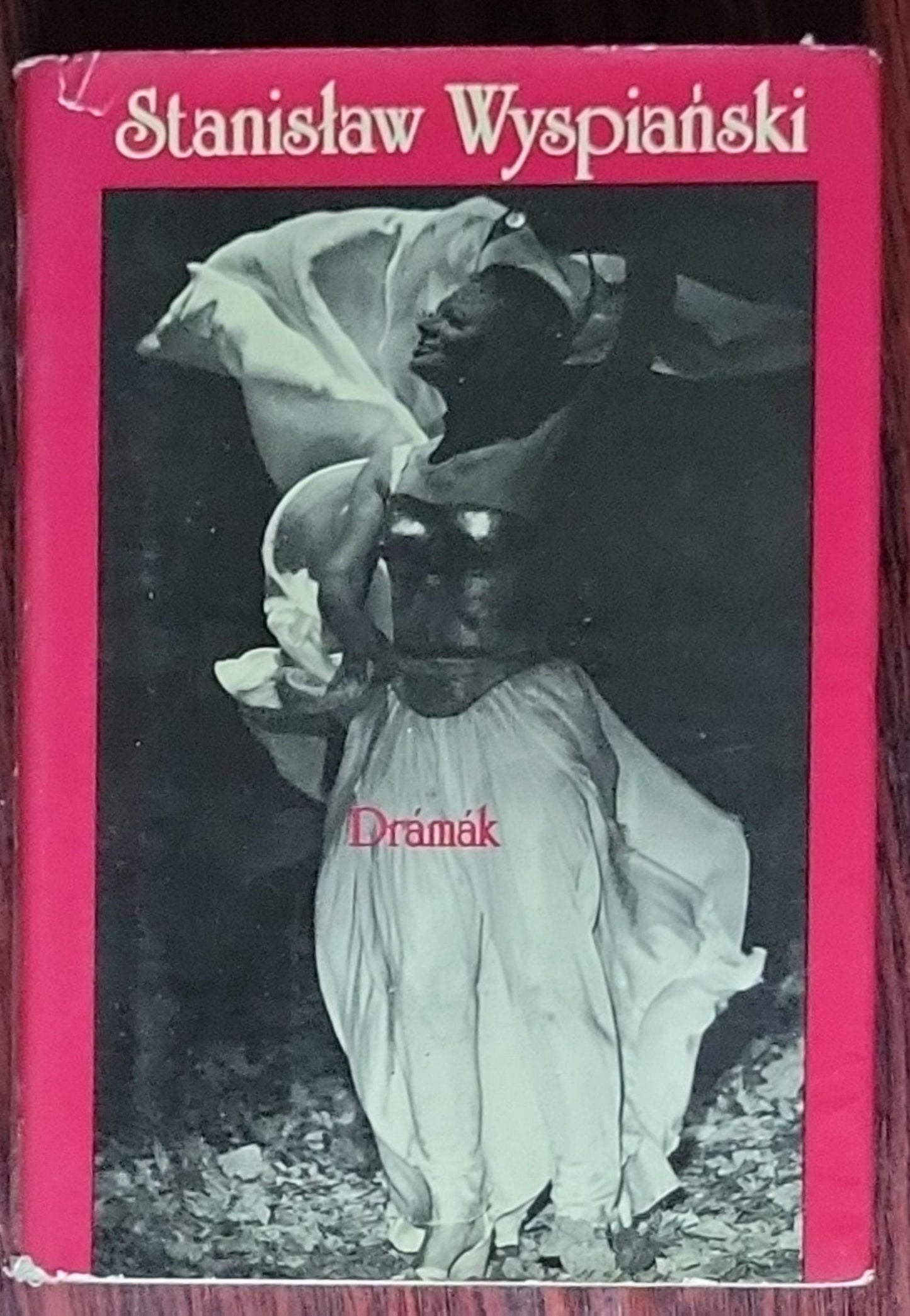 Drámák: (Menyegző; N ovemb eri éj; Odüsszeusz hazatér ese)