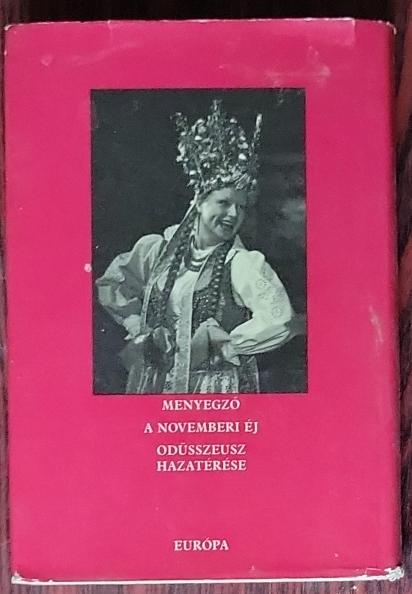 Drámák: (Menyegző; N ovemb eri éj; Odüsszeusz hazatér ese)