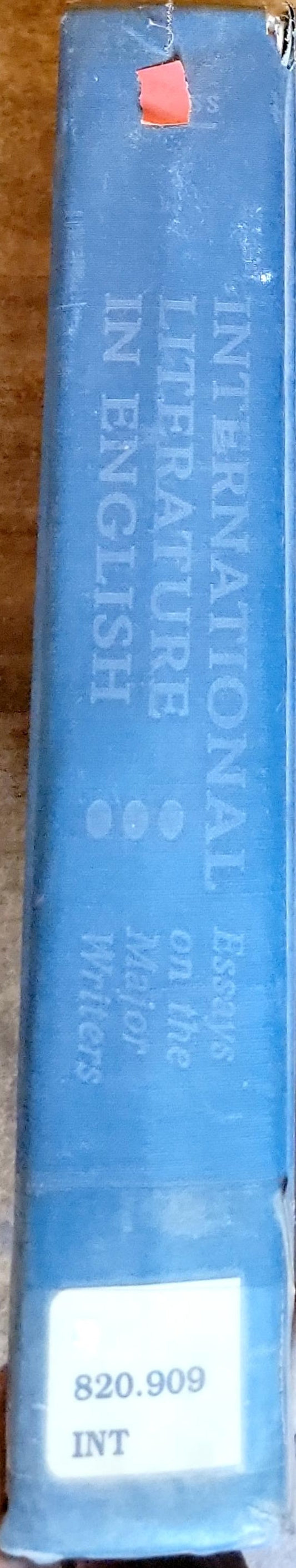 International Literature in English: Essays on the Major Writers