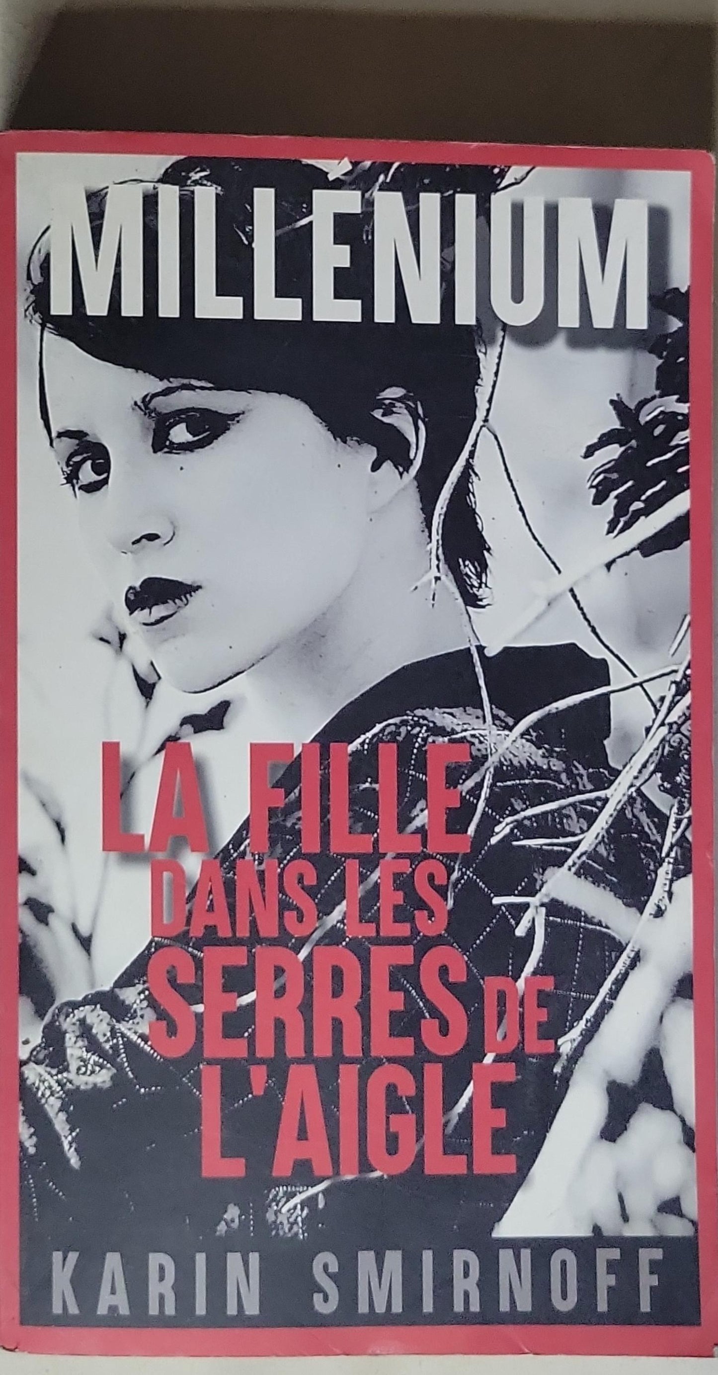 La fille dans les serres de l'aigle