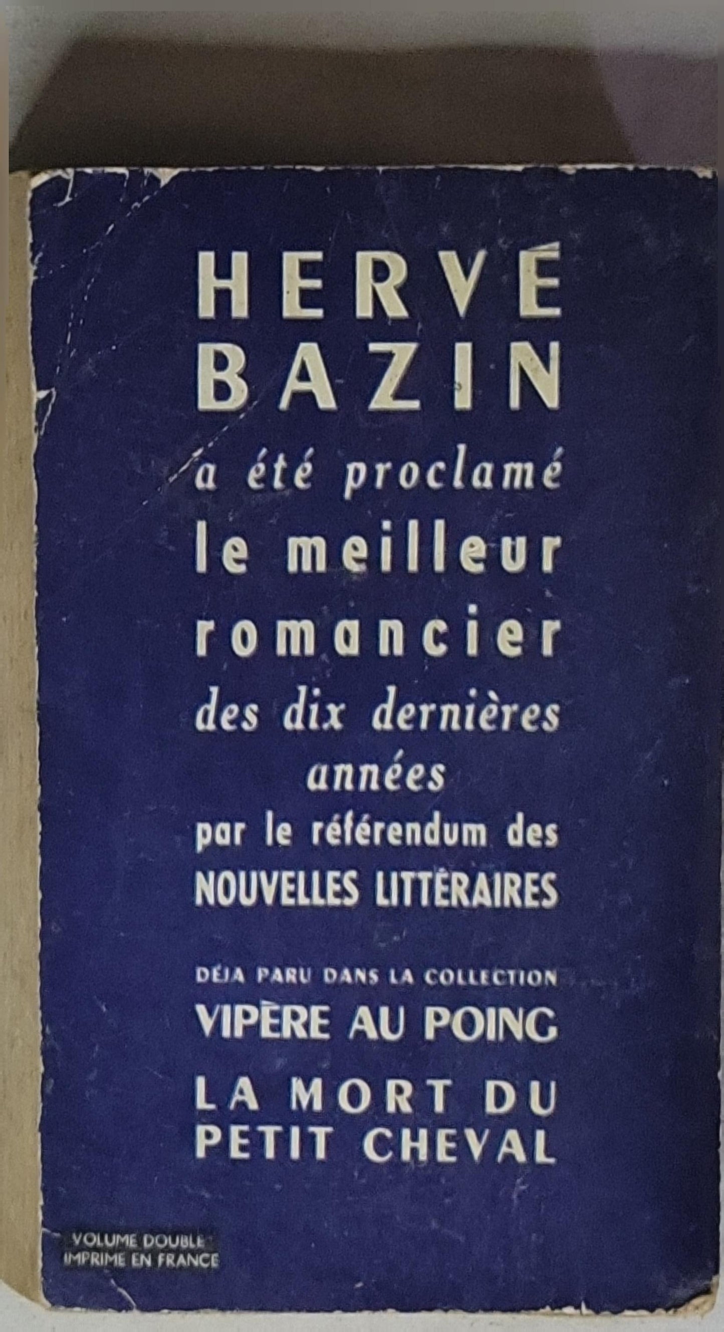 La tête contre les murs