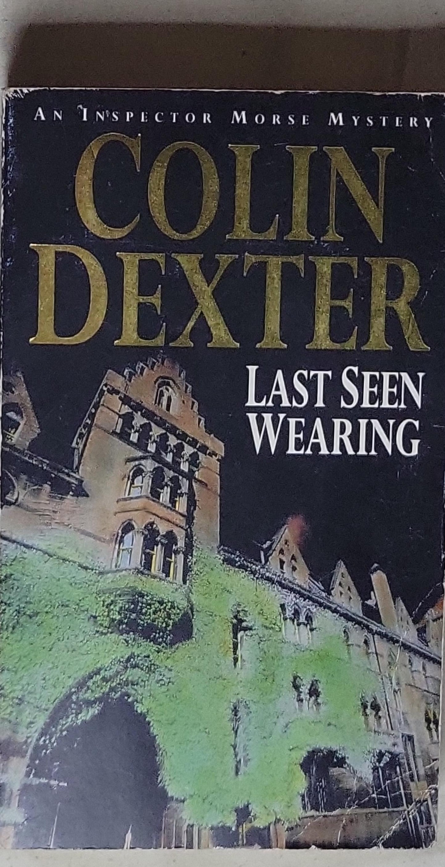 Last Seen Wearing: An Inspector Morse Mystery
