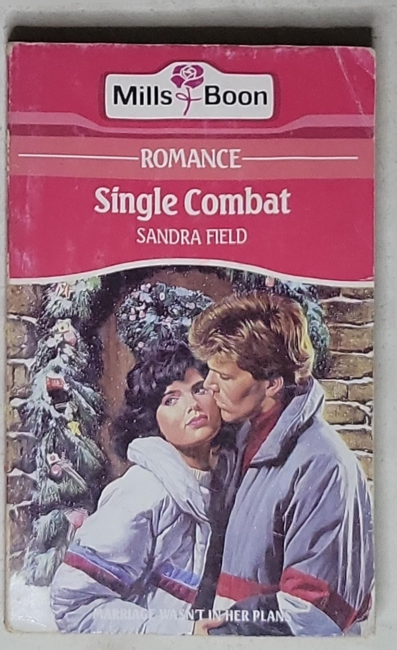 Single Combat: (Mills & Boon Romance)