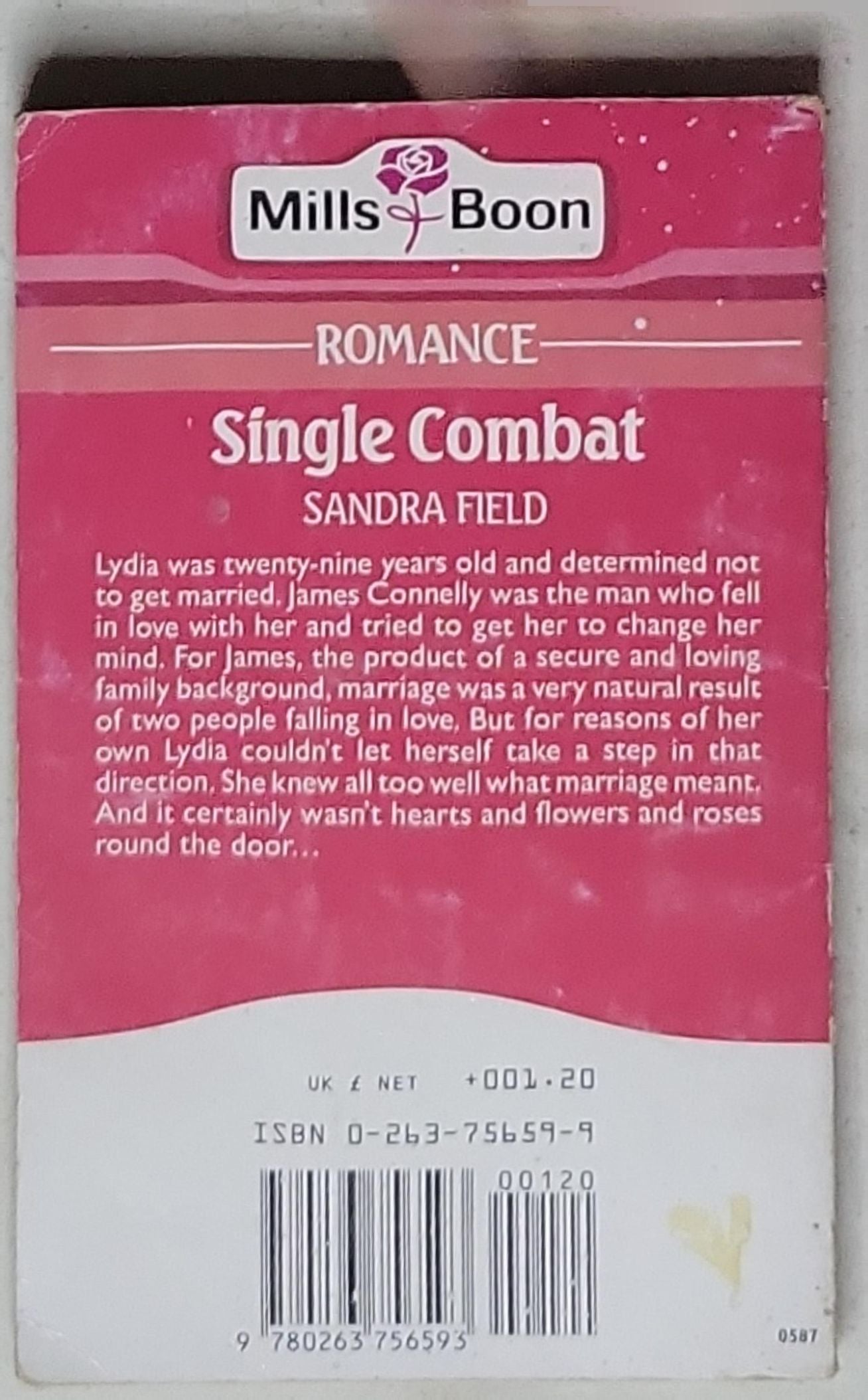 Single Combat: (Mills & Boon Romance)