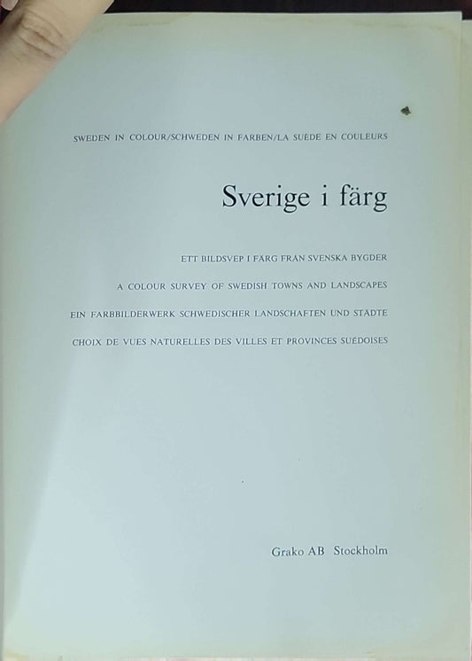 Sverige i färg: ett bildsvep i färg från svenska bygder / Sweden in colour: a colour survey of Swedish towns and landscapes