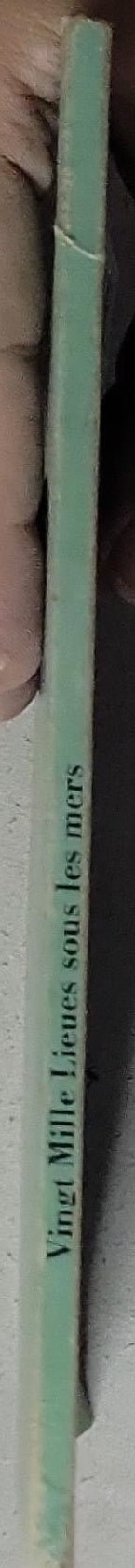 Vingt Mille Lieues Sous Les Mers: Roman adapte en Franois facile par Albert-Jean Avier