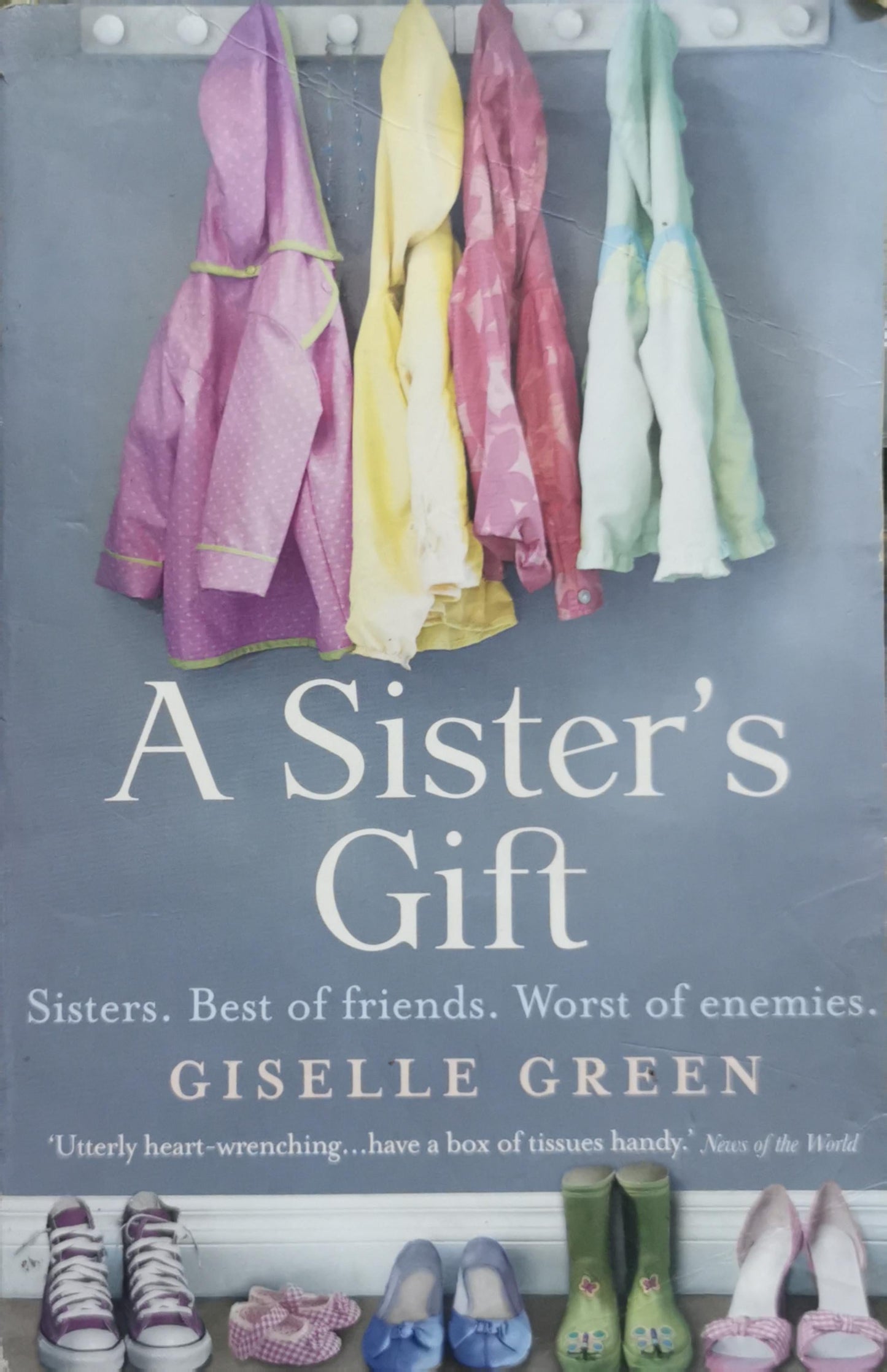 A Sister's Gift: Sisters. Best of friends. Worst of enemies. By Giselle Green