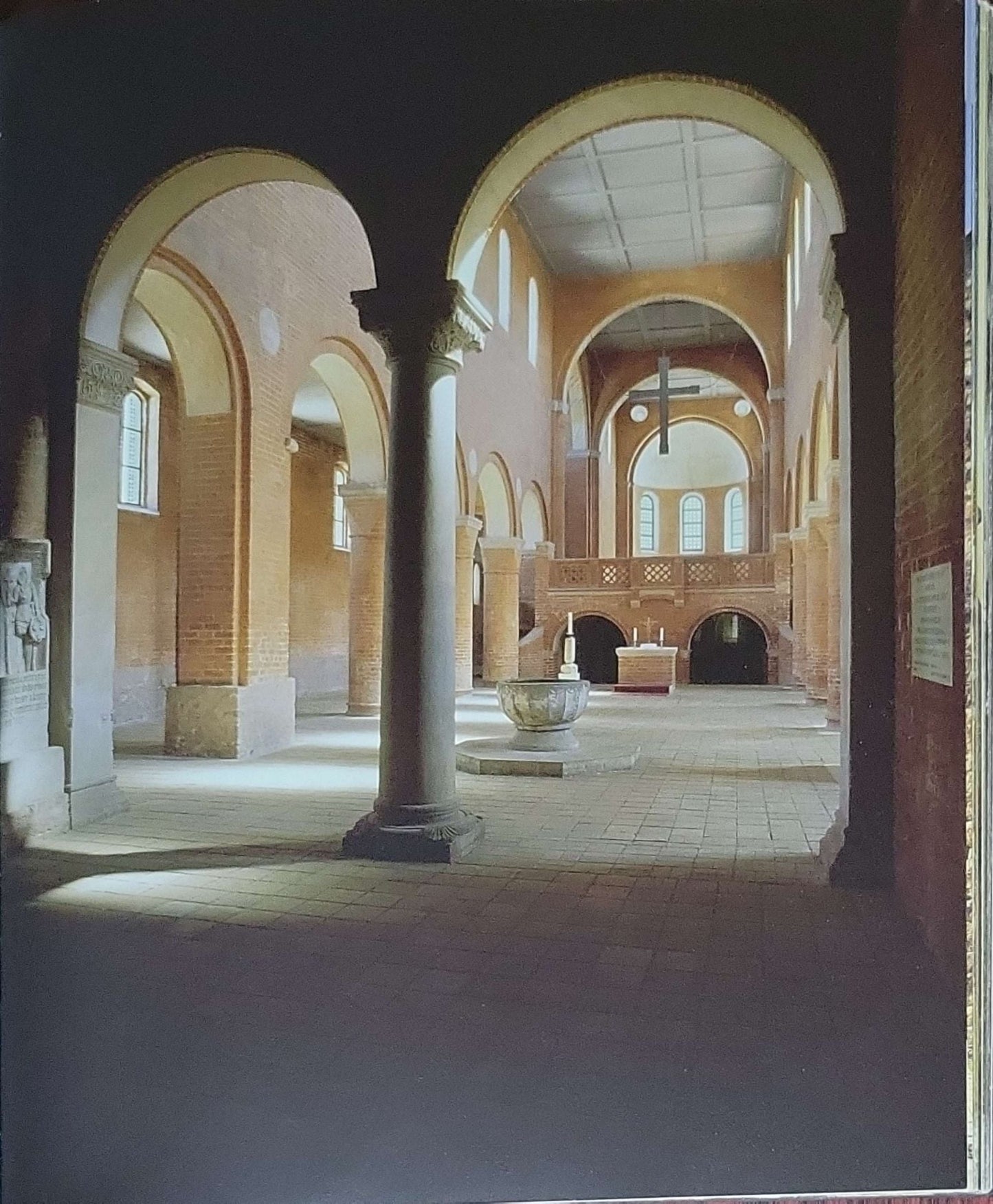Kulturgeschichten aus Sachsen-Anhalt: Halle (Saale) 2011; Herausgegeben von Harald Meller & Alfred Reichenberger; Fotos von Juraj Lipták
