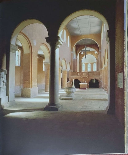 Kulturgeschichten aus Sachsen-Anhalt: Halle (Saale) 2011; Herausgegeben von Harald Meller & Alfred Reichenberger; Fotos von Juraj Lipták