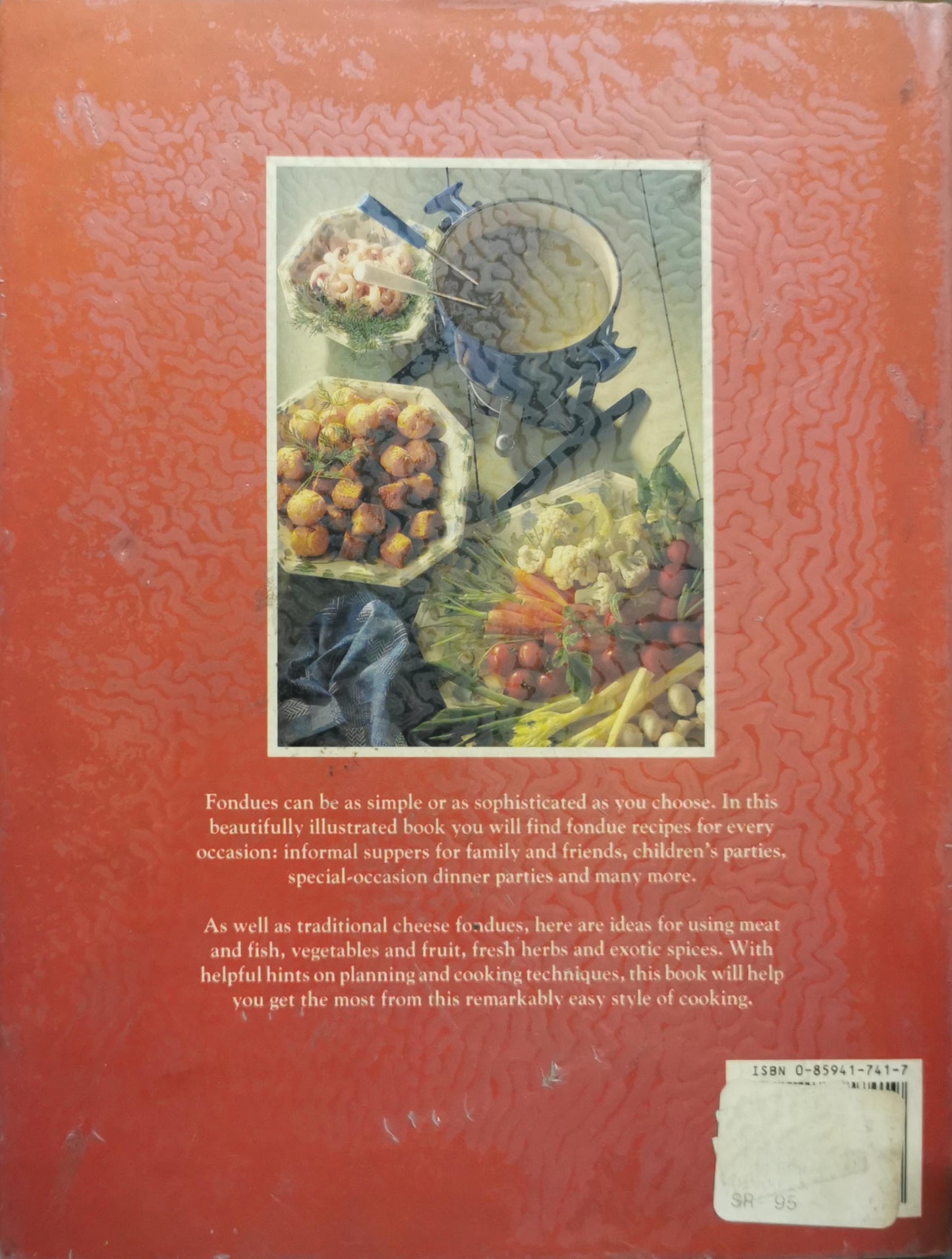 Le Creuset's Fondue Cookery: Over 100 delicious recipes easy to prepare and fun to eat By Wendy Veale