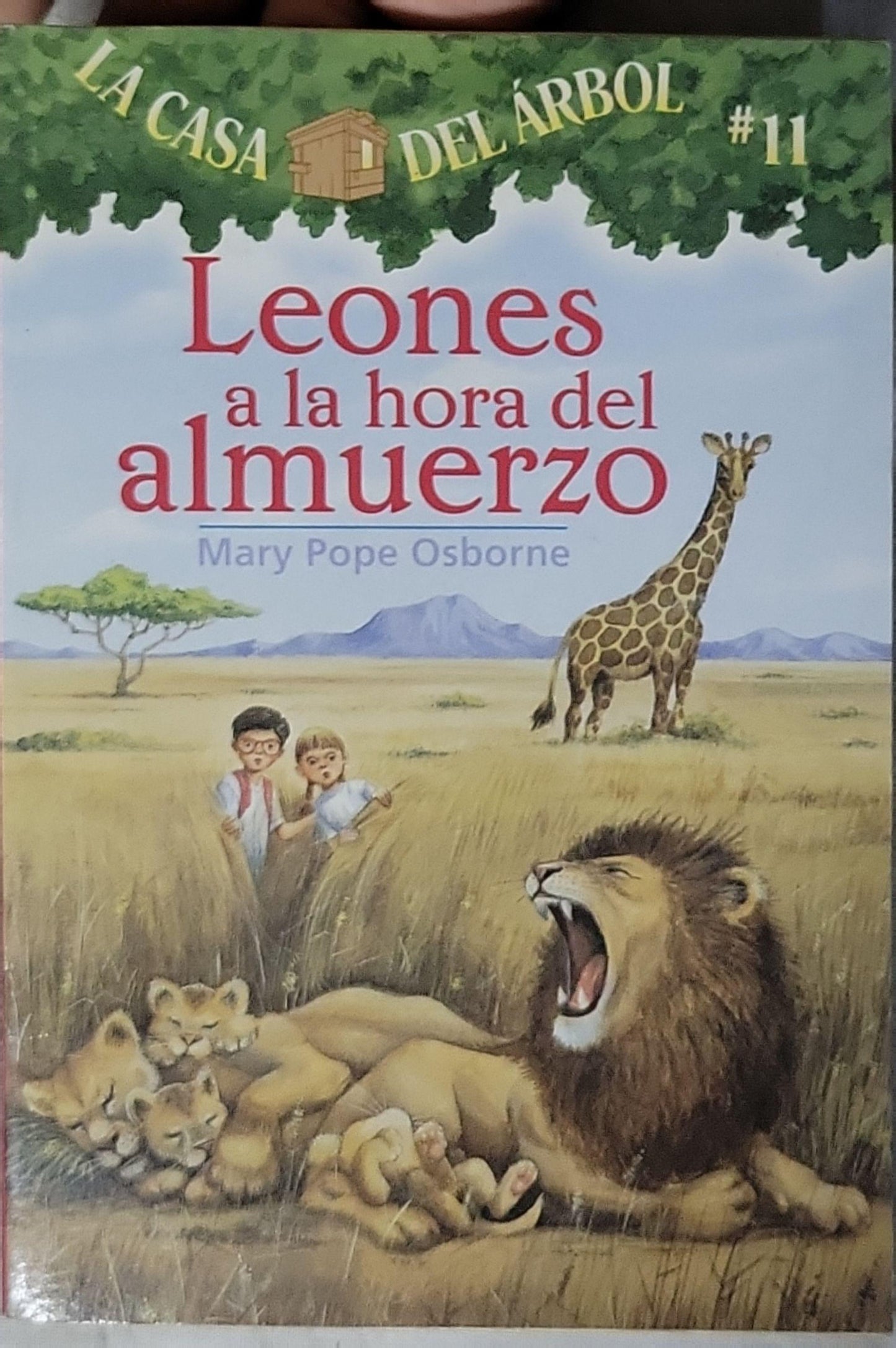 Leones a la hora del almuerzo By Mary Pope Osborne