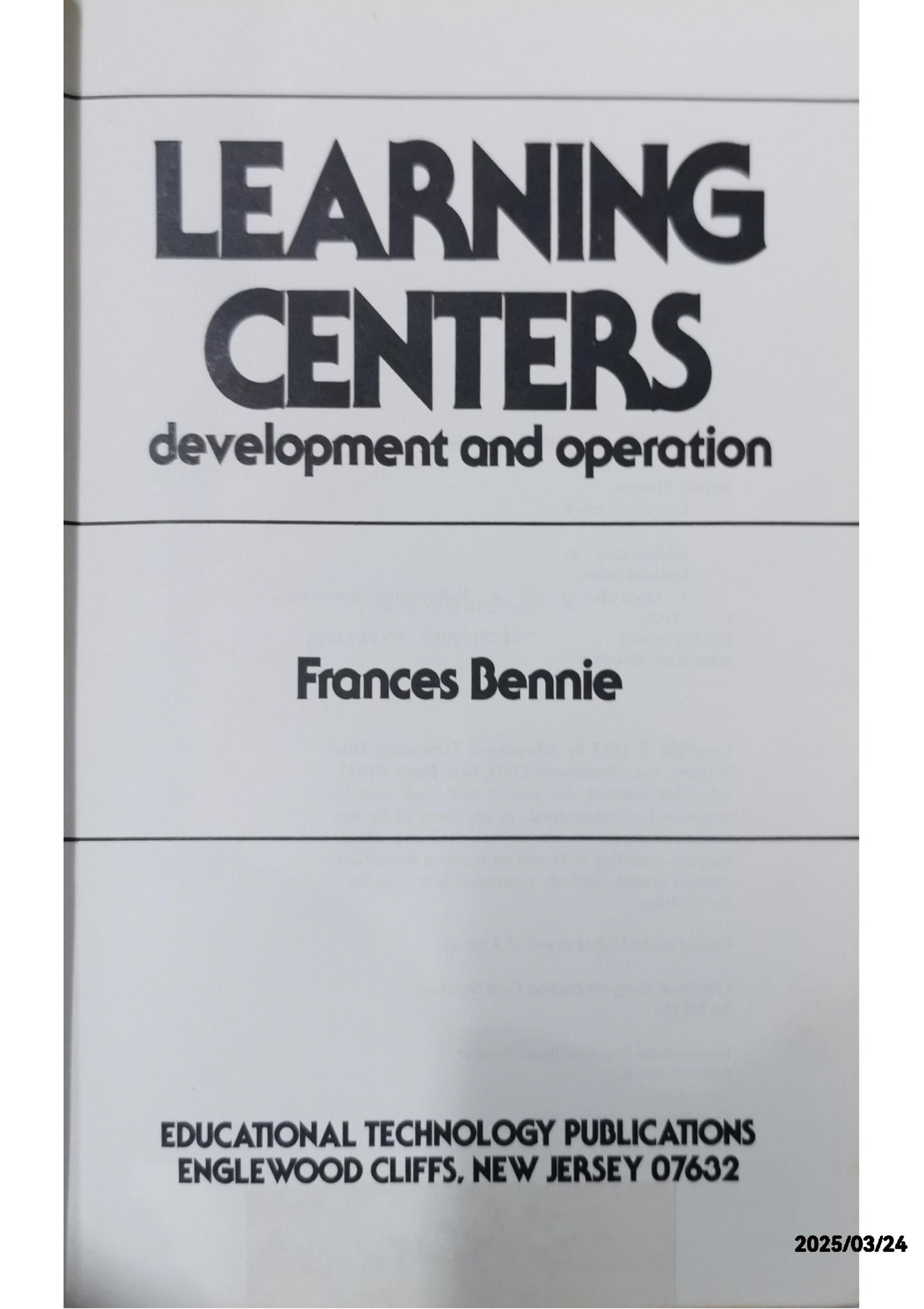 LEARNING CENTERS - Frances Bennie - Hardcover
