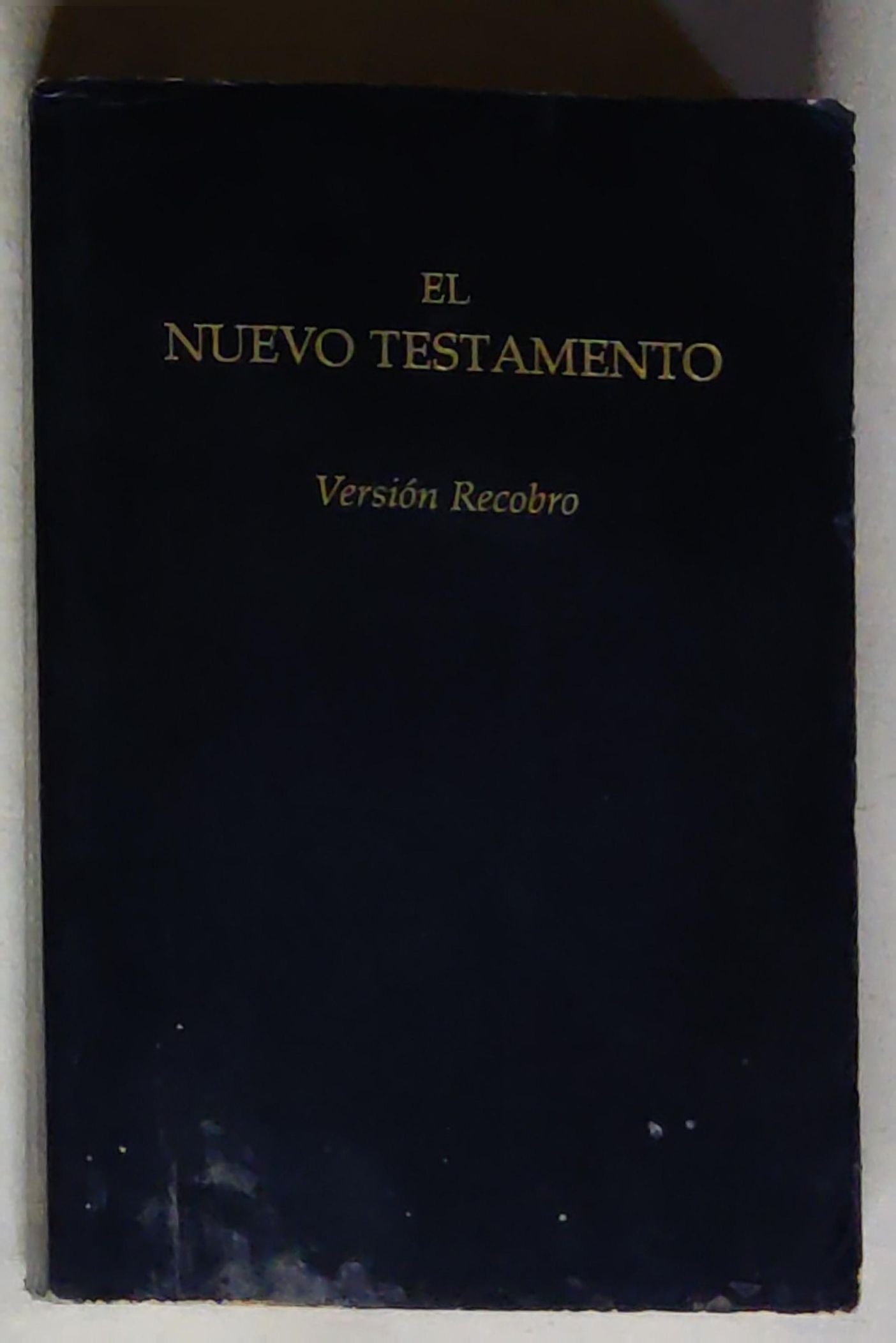Nuevo Testamento, Versión Recobro: Piel fabricada, 7" x 4 7/8", negro, con notas