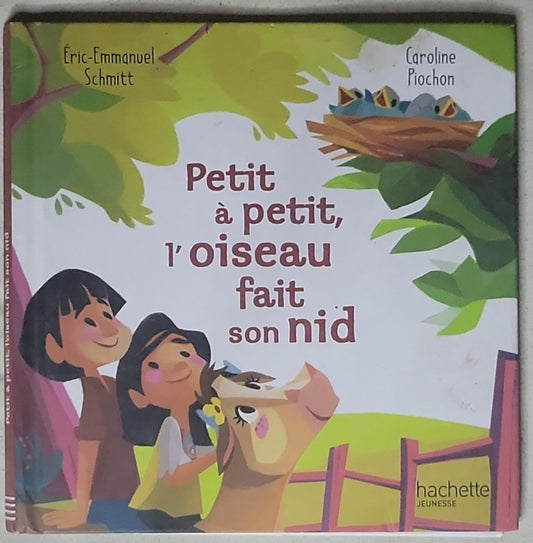 Petit à petit, l'oiseau fait son nid