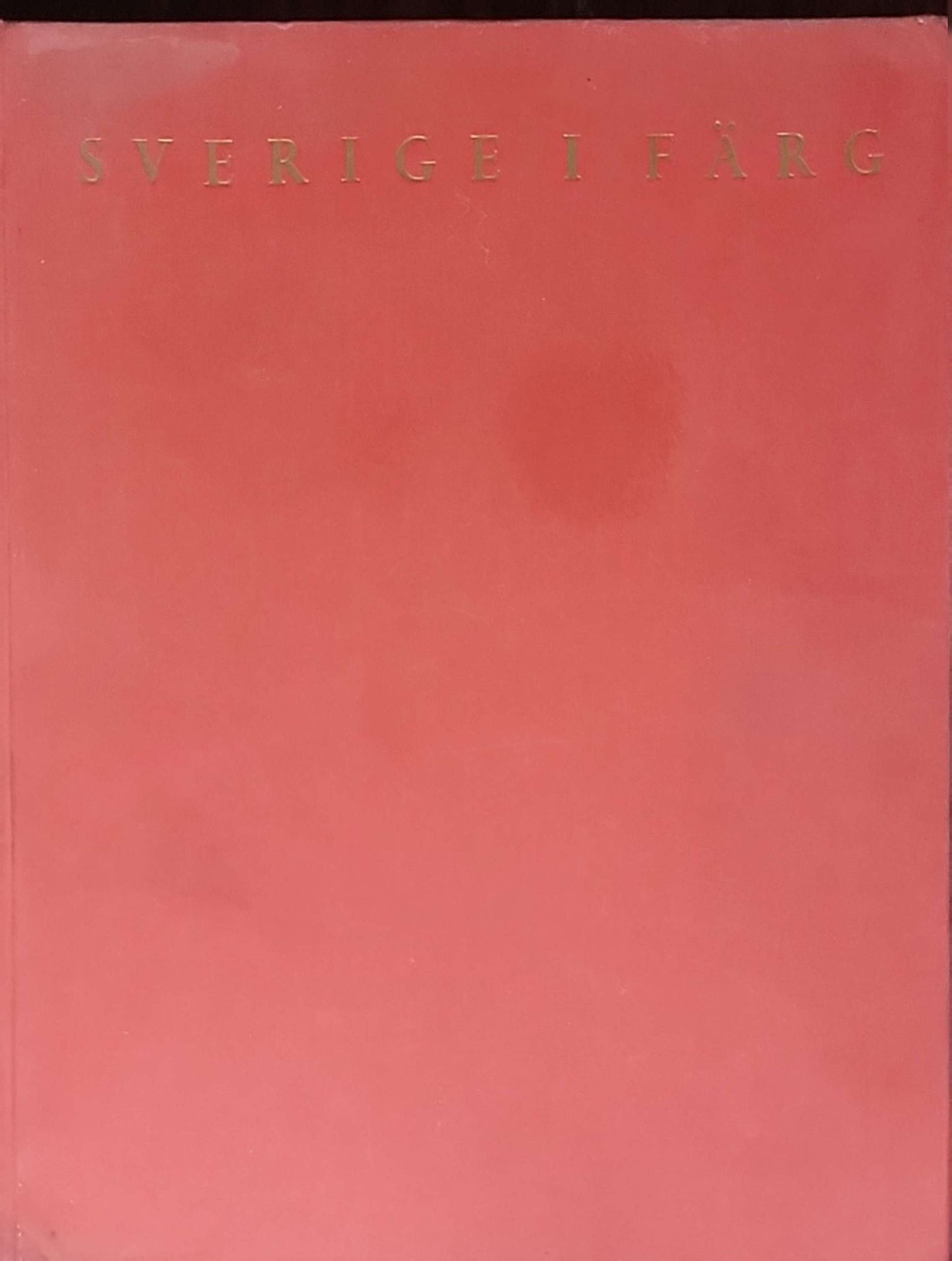 Sverige i färg: ett bildsvep i färg från svenska bygder / Sweden in colour: a colour survey of Swedish towns and landscapes