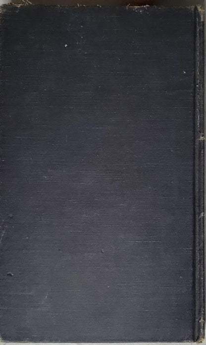 The Elements of Style: With Revisions, an Introduction, and a New Chapter on Writing By William Strunk, Jr. and E. B. White