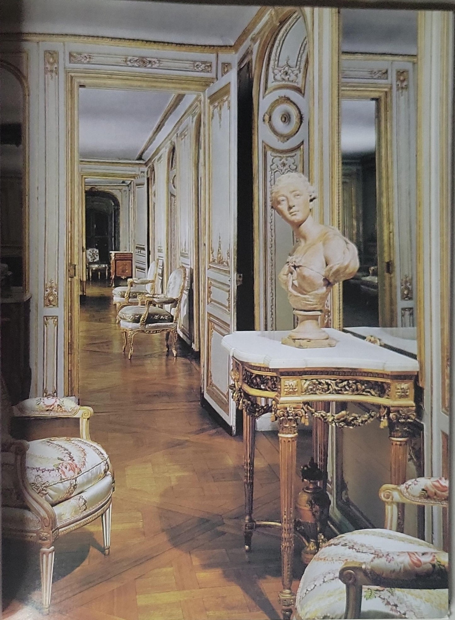 VERSAILLES Complete Guide